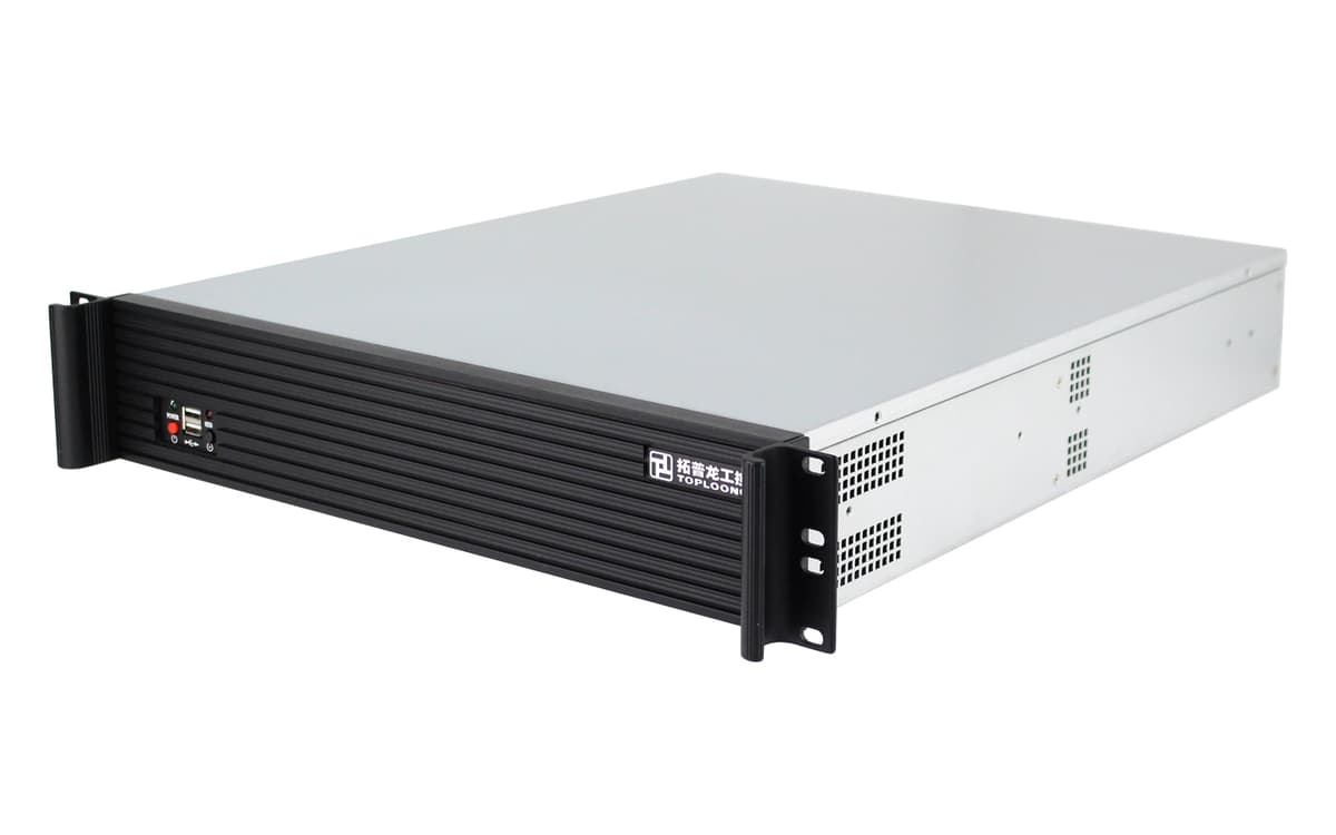 IWILL TOP2U550L-A Rackmount сървърни шасита — 2U сървърно шаси от SGCC стомана с алуминиев преден панел, поддържащо четири 3.5" дискови позиции и стандартно 2U захранване. | IWILL България
